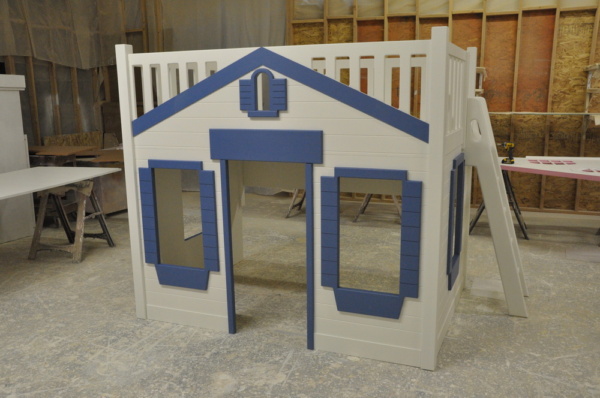 Mason Cabin Themed Bunk Bed with Ladder and Blue Trim